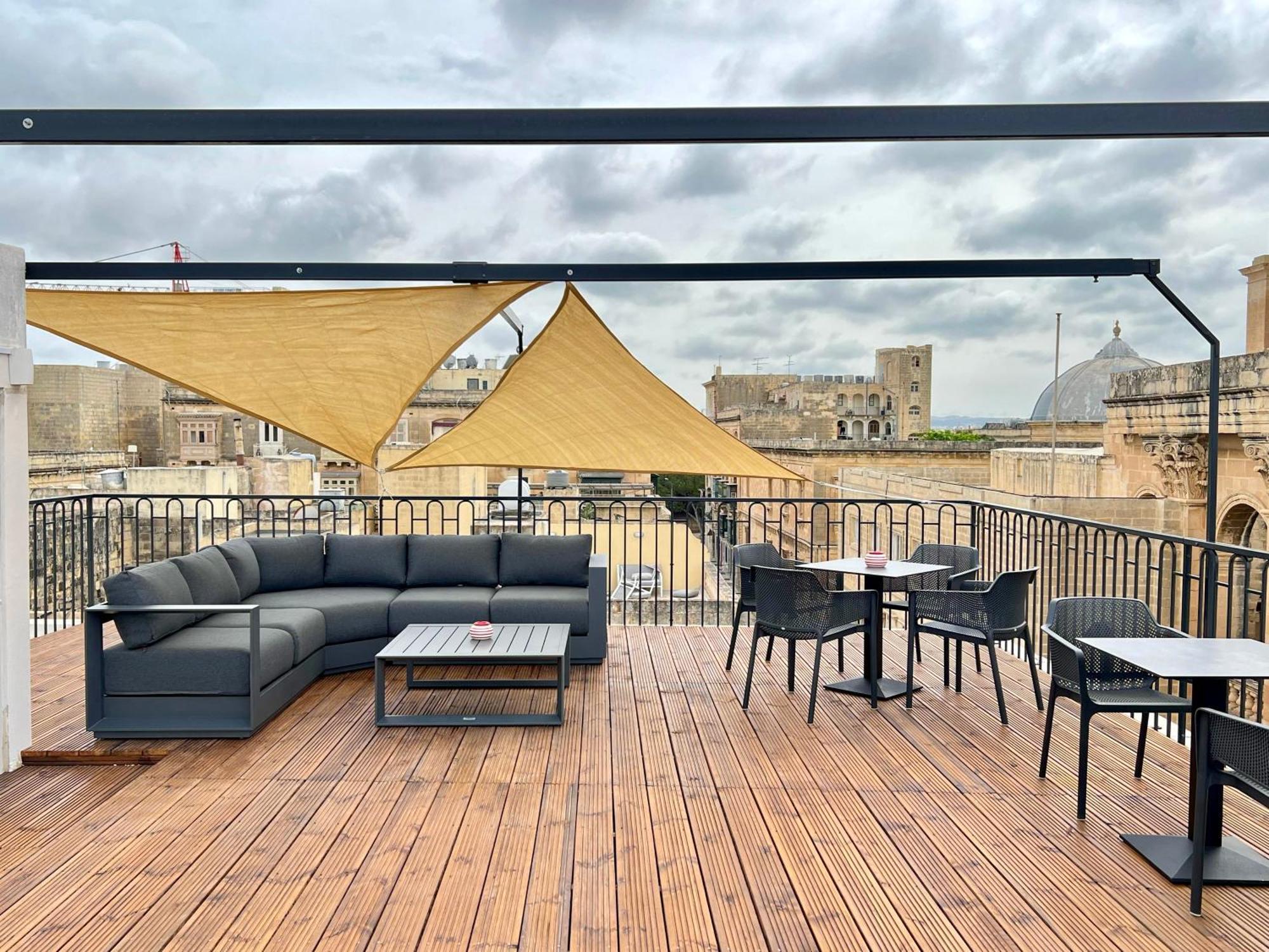 Florette Suite Designer Finish With Stunning Lounge Terrace By Arcobnb Il-Furjana Ngoại thất bức ảnh
